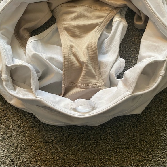 White Lululemon run times short 2 way stretch 4 inch - Picture 7 of 8